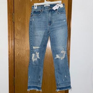 A&F High Rise Mom Jean NWT size 27
